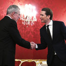 Kurz, Van der Bellen und Kira in der Hofburg