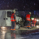 Zwei Verletzte bei Unfall mit Klein-Lkw auf A1