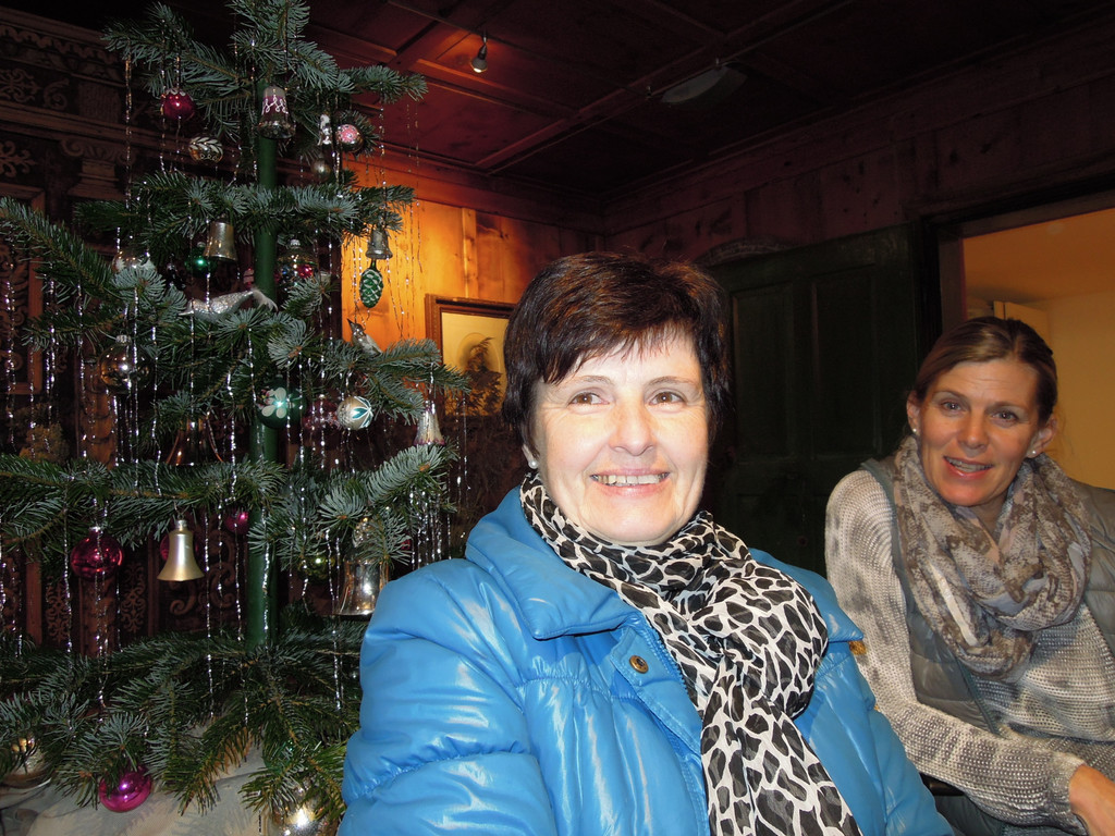 Adventsingen FMH Rosmarie und Anita.jpg