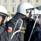 Angelobung: Demo am Heldenplatz