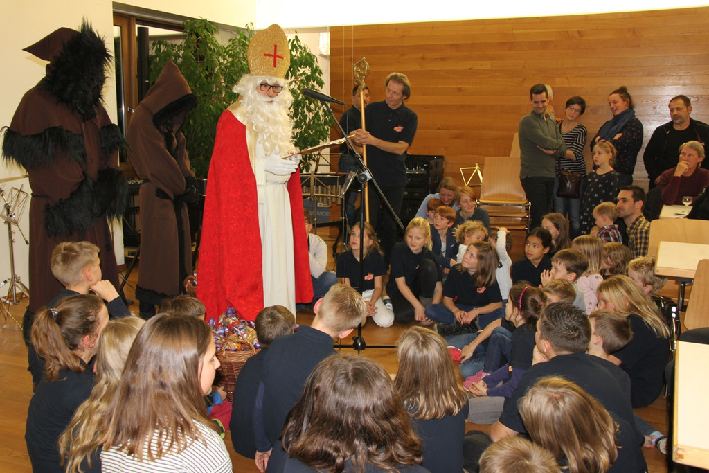 Musikverein JUGENDMUSIK Nikolofeier C NIKOLAUS BESUCH 08-12-2017 _1_.JPG