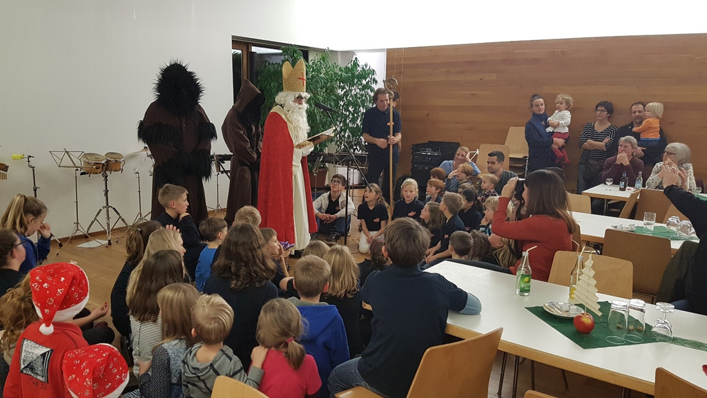 Musikverein JUGENDMUSIK Nikolofeier C NIKOLAUS BESUCH 08-12-2017 _2_.jpg