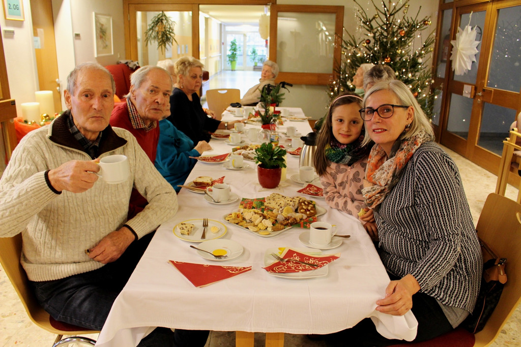 Jesuheim Weihnachtsfeier D Wohngruppen 21-12-2017 _5_.JPG
