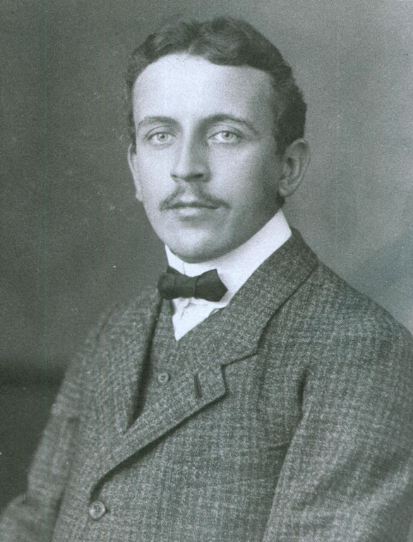 Bitz Wasserauto Portr__t 1917.jpg