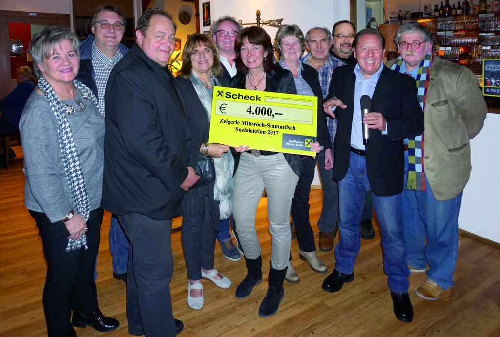 Advent-Charity 2017-Scheck.jpg