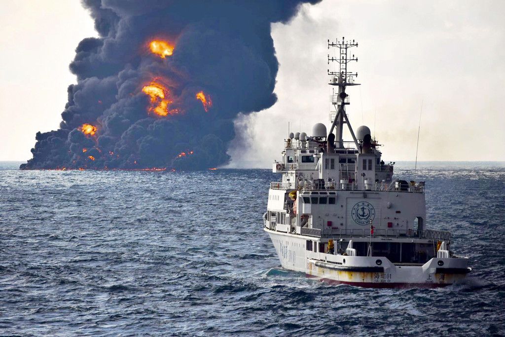 China_Sea_Collision_13890.jpg