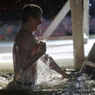 Epiphanias-Fest: Orthodoxe baden in Eiswasser
