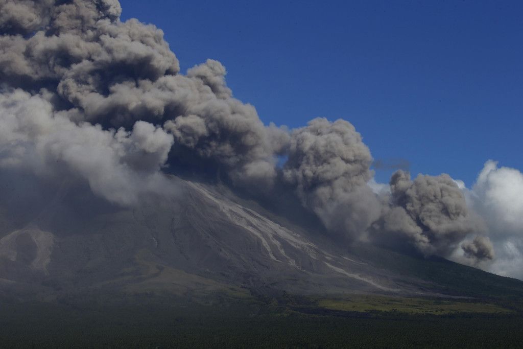 Philippines_Volcano_43507.jpg