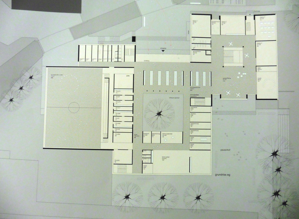 Mittelschule Grundriss Erdgeschoss.jpg
