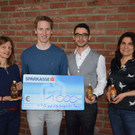 Spendenübergabe in Werbeagentur