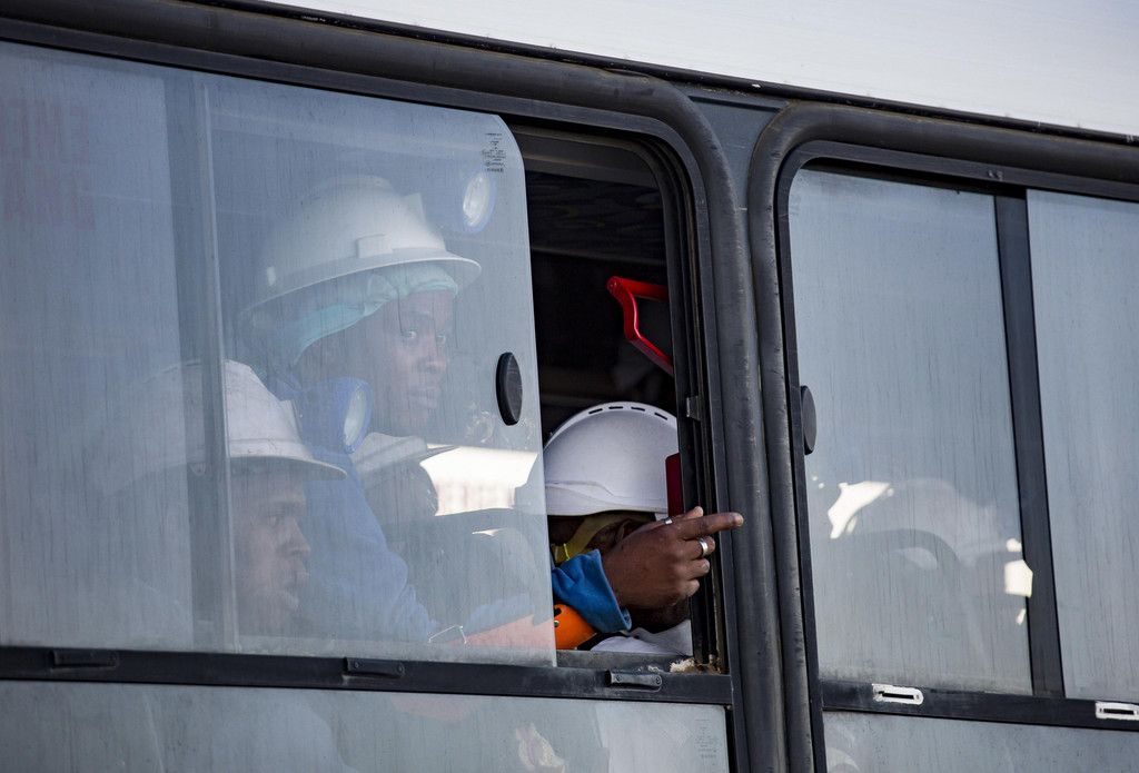 South_Africa_Trapped_Miners_04892.jpg