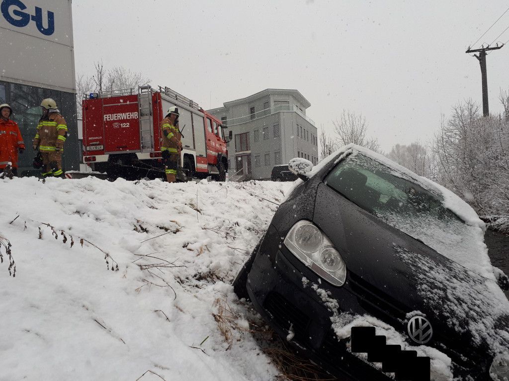 Einsatz_PKW_Bergung_Mayrwiesstra__e-2018-02-03-01.jpg