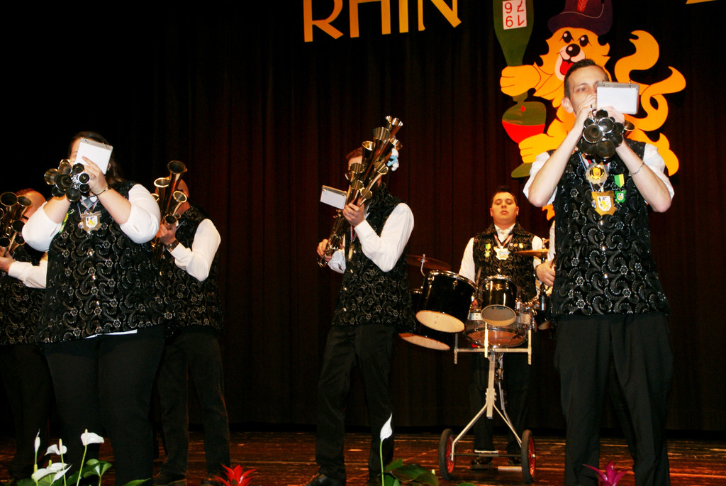 Unerl__sslich beim Ball - die Schalmeier.JPG