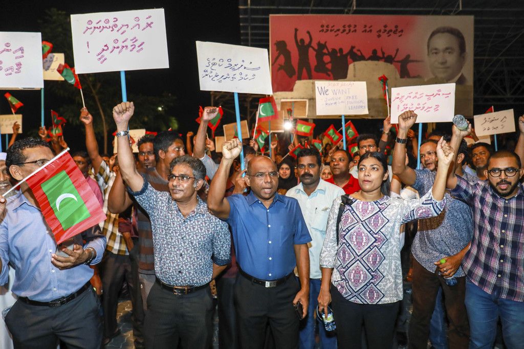 Maldives_Prisoners_40415.jpg