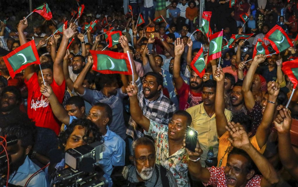 Maldives_Prisoners_60404.jpg