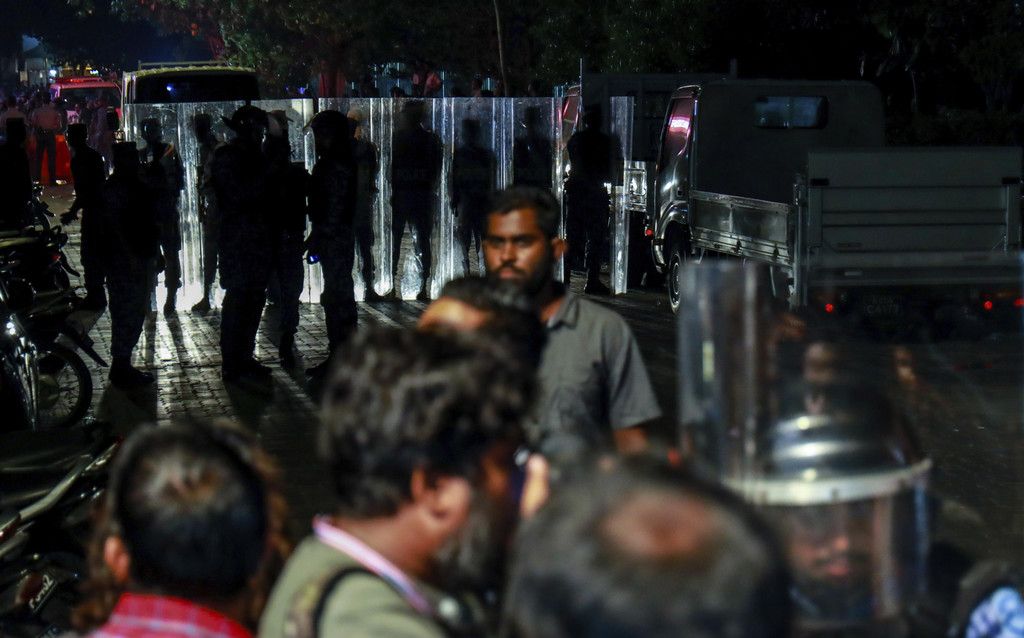 Maldives_Prisoners_76409.jpg