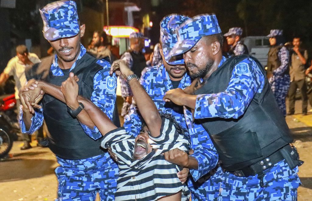 Maldives_Prisoners_84771.jpg