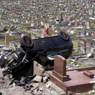 Auto landet in Friedhof