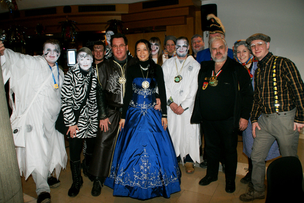 Das Embser Ritterpaar mit den Unterg__sslern.JPG