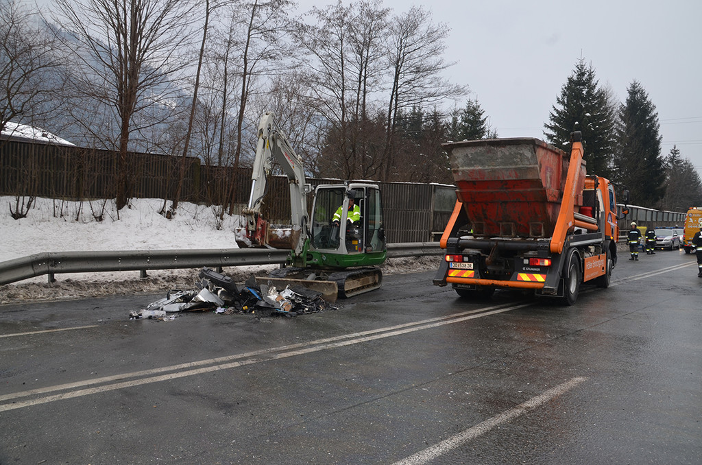 Schwerer VU B311 bei St_Johann 16_02_2018  Pressefotopongau MW _6_.JPG