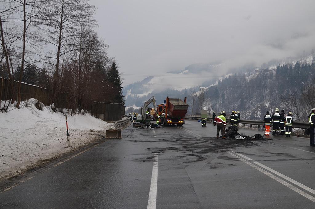 Schwerer VU B311 bei St_Johann 16_02_2018  Pressefotopongau MW _8_.JPG