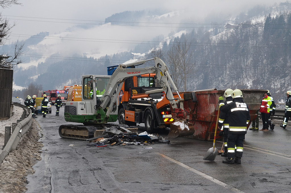 Schwerer VU B311 bei St_Johann 16_02_2018  Pressefotopongau MW _12_.JPG