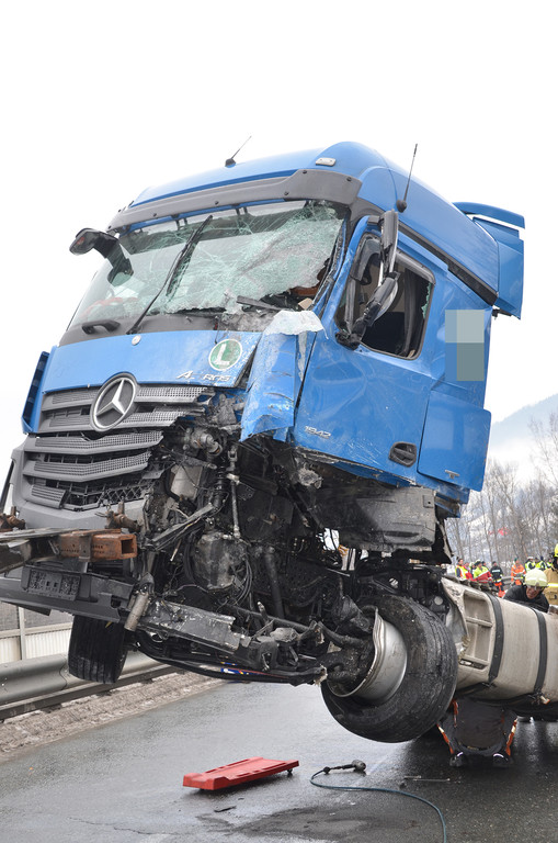 Schwerer VU B311 bei St_Johann 16_02_2018  Pressefotopongau MW _15_.JPG