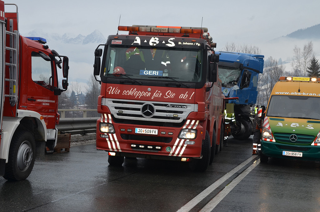 Schwerer VU B311 bei St_Johann 16_02_2018  Pressefotopongau MW _17_.JPG