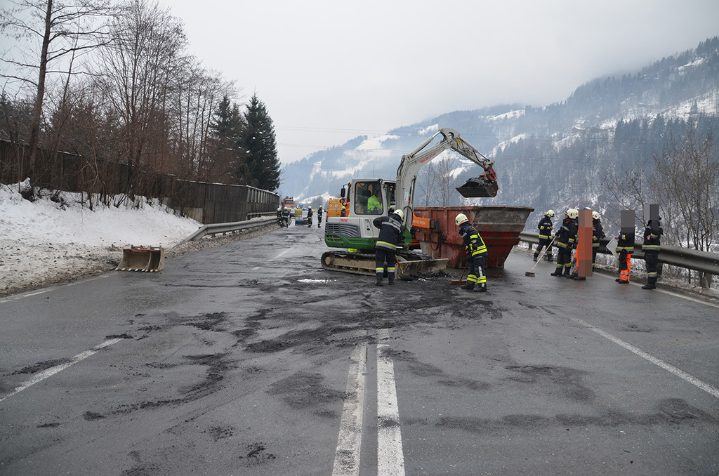 Schwerer VU B311 bei St_Johann 16_02_2018  Pressefotopongau MW _19_.JPG