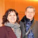 11_Petra und Herbert M__ller_ Tochter Elena spielt mit.JPG
