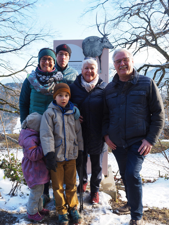 Familie Lienhart mit Oma und Opa.JPG