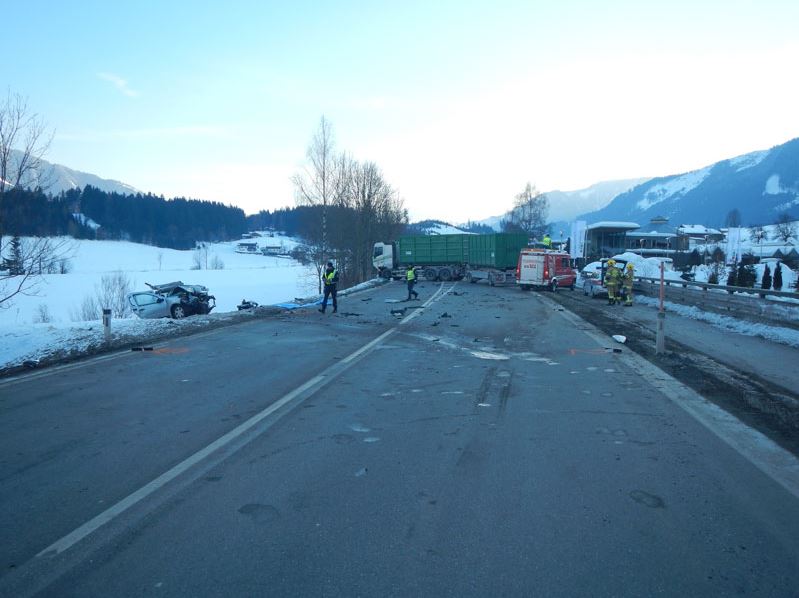2018-02-28 18_40_54-Freiwillige Feuerwehr Saalfelden - Schwerer Verkehrsunfall B311.jpg