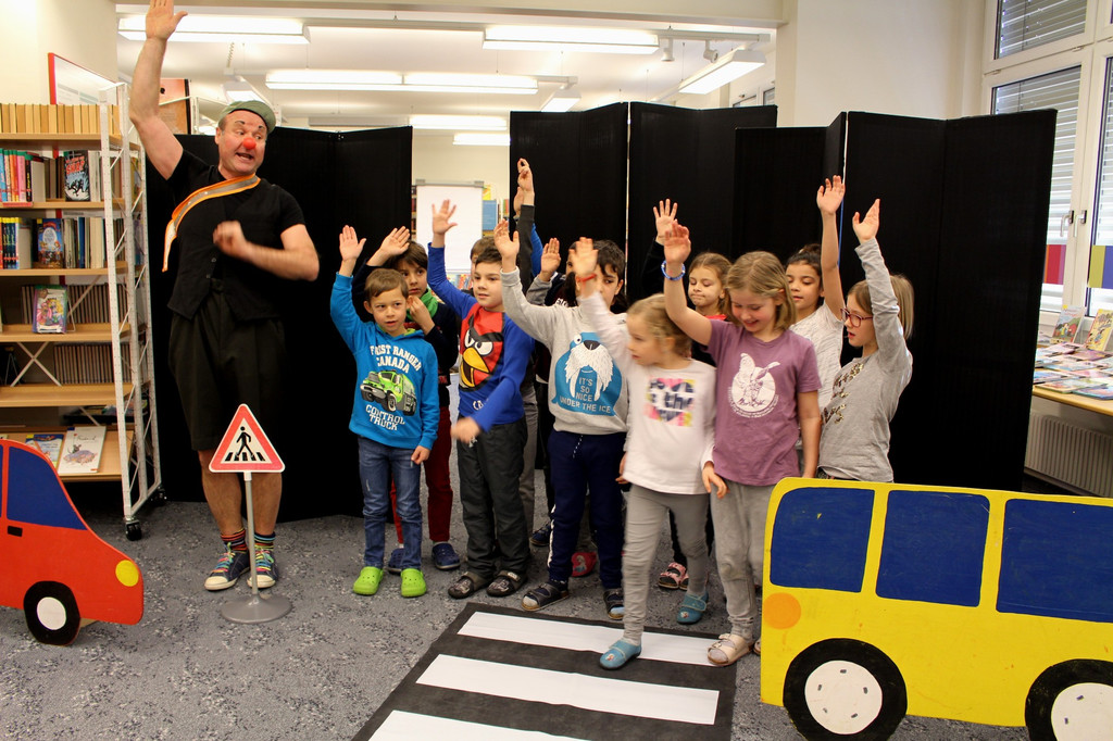 Volksschule VERKEHRSERZIEHUNG Clown Thiemo 26-02-2018 _24_.JPG