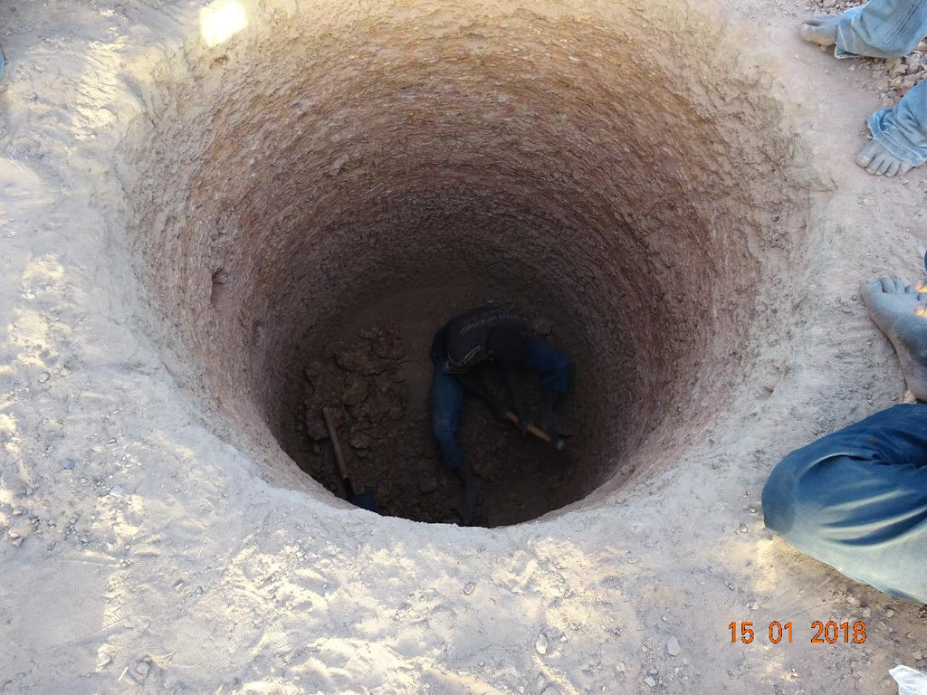 Derzeitiger Brunnenbau in Nango.jpg