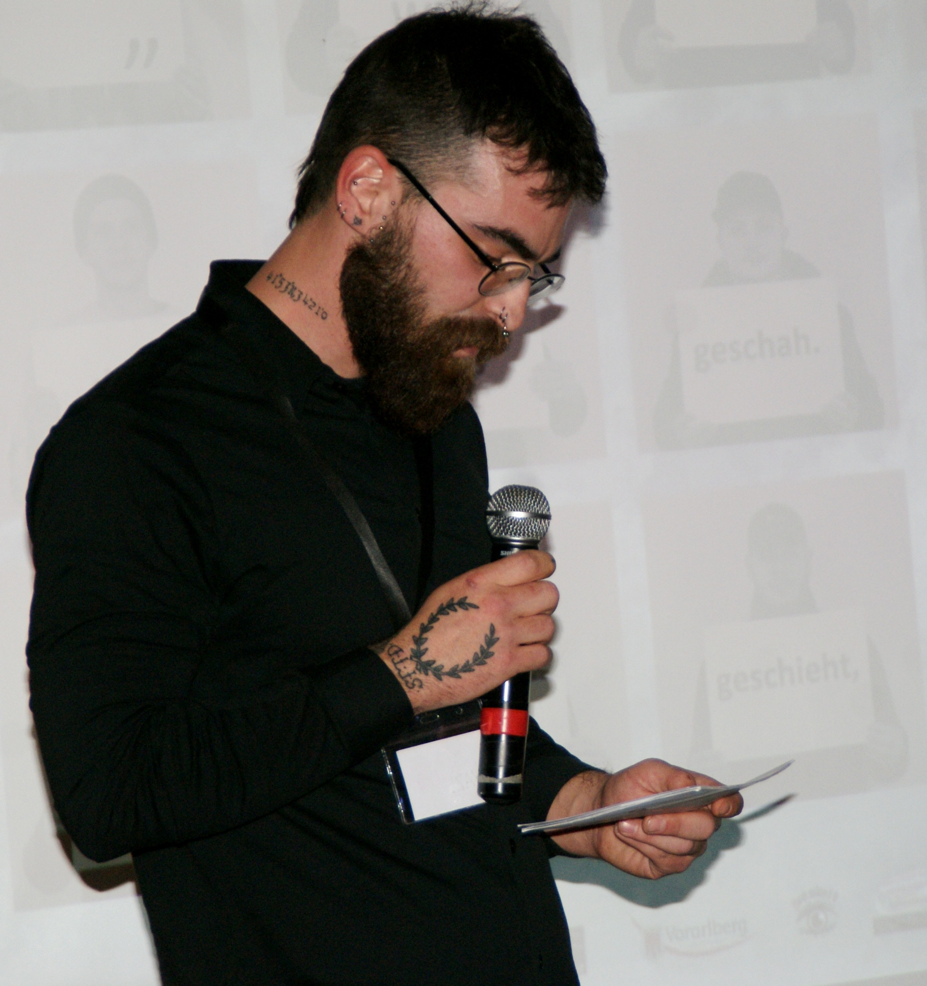 Am Donnerstagabend wurde ein Plakat zum Thema pr__sentiert.JPG