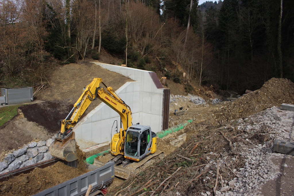 Hoferbach STAUWEHR BALKENSPERRE Bau Halbzeit A 16-03-2018 _28_.JPG