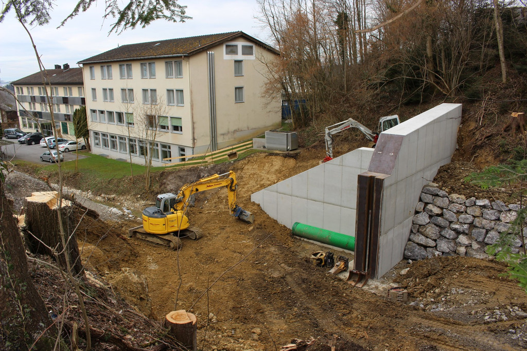 Hoferbach STAUWEHR BALKENSPERRE Bau Halbzeit B 16-03-2018 _2_.JPG