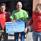 Unihockey mit Herz spendet an Happy day of life