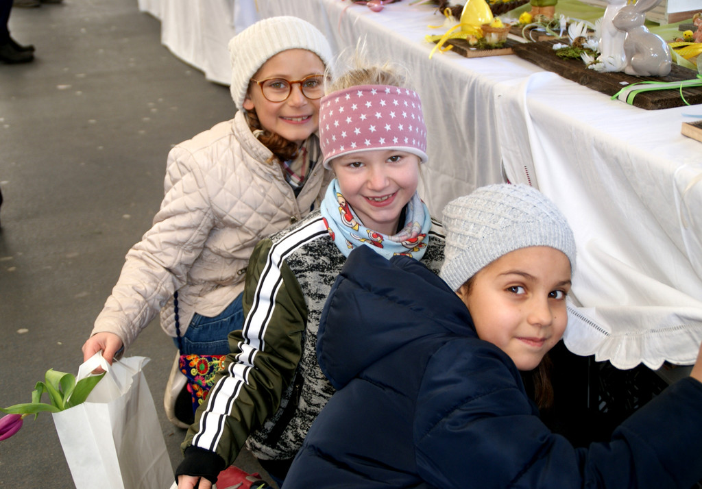 Emsige Suche nach den __berraschungen.JPG