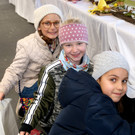 Emsige Suche nach den __berraschungen.JPG