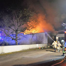 2018-03-27 06_03_25-Garage und mehrere Fahrzeuge in Brand.jpg