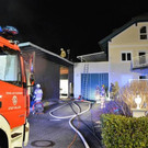 2018-03-27 06_03_56-Garage und mehrere Fahrzeuge in Brand.jpg