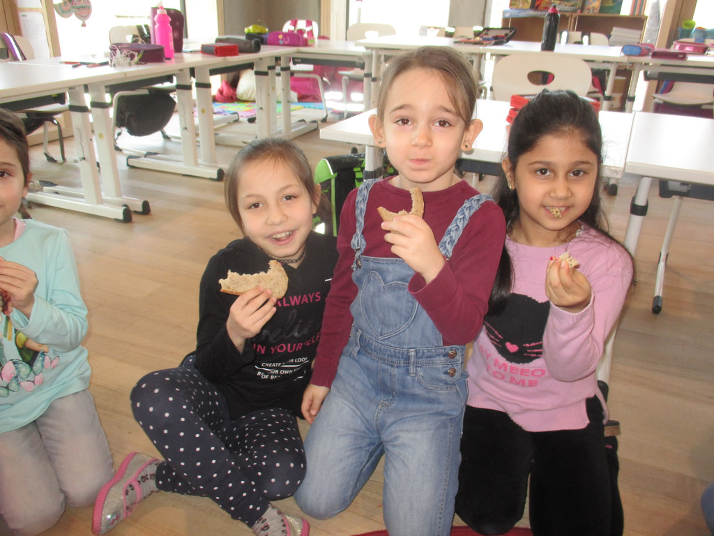 Zaklina_ Salina u_ Ceylin genie__en das Fastenbrot.JPG
