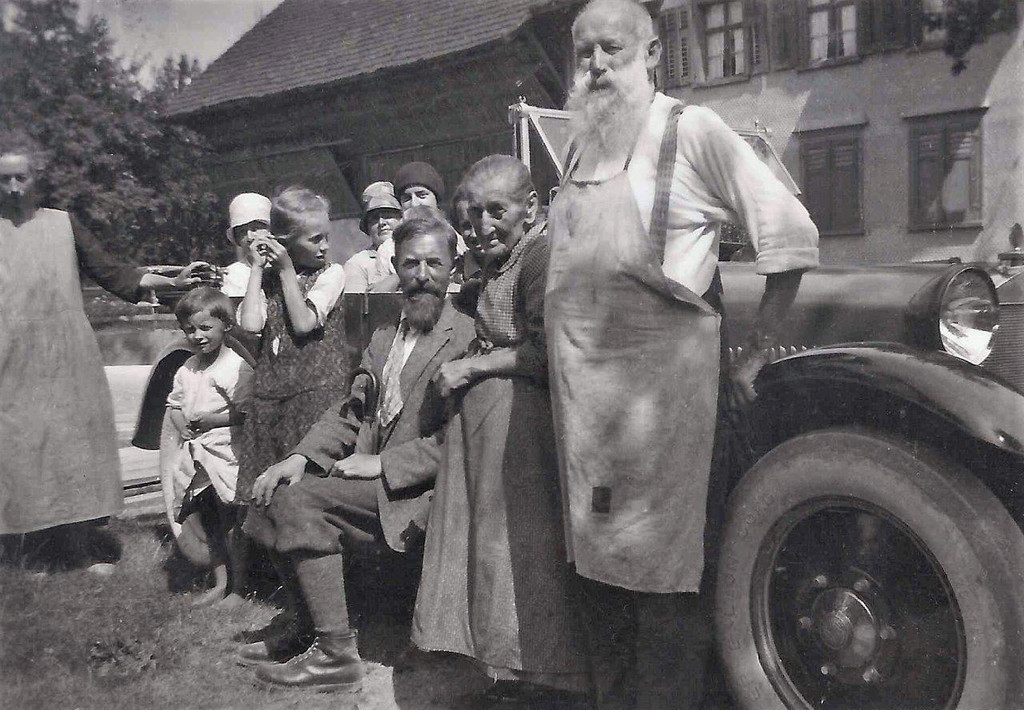 Fam_ Walser Johann und Prof_ Alfons Frick_ 1929.jpg