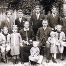 Schuhmachermeister Enzenhofer Josef mit Familie.jpg