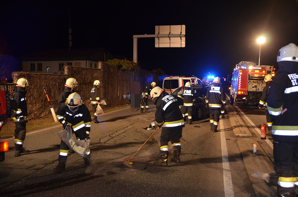 Schwerer VU B311 bei St_Johann  30_03_2018  Pressefotopongau MW _1_.JPG