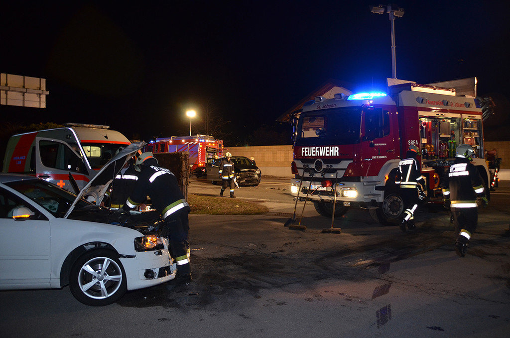 Schwerer VU B311 bei St_Johann  30_03_2018  Pressefotopongau MW _3_.JPG