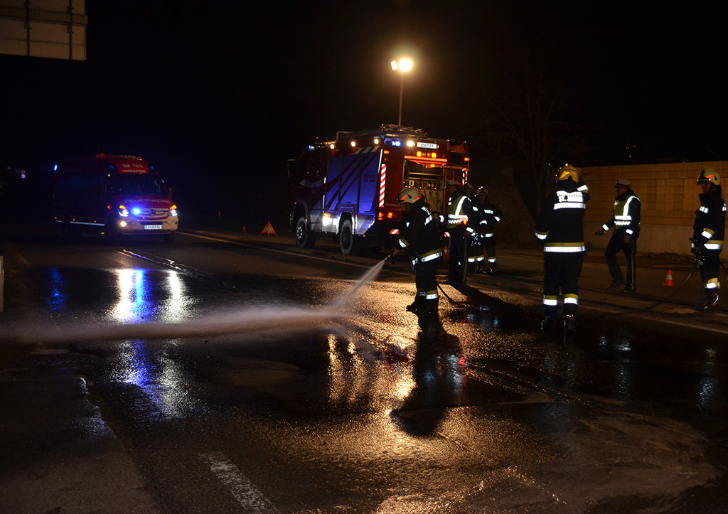Schwerer VU B311 bei St_Johann  30_03_2018  Pressefotopongau MW _10_.JPG