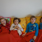 Kuscheln in der Puppenecke _2_.JPG