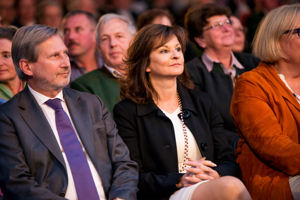 Susanne Riess und Komissar Gio Hahn beim Auftakt.jpg